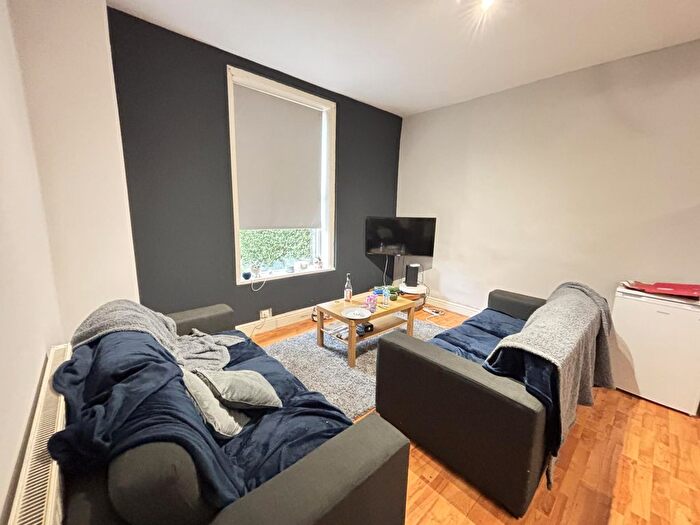 4 Bedroom Semi-Detached House To Rent In Broomfield Road, Leeds, LS6