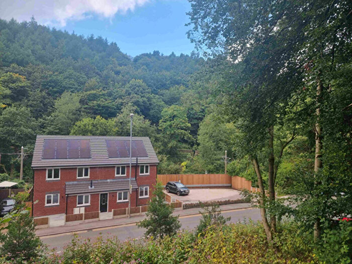 3 Bedroom Semi-Detached House To Rent In Milnrow Road, Oldham, Lancashire, OL2