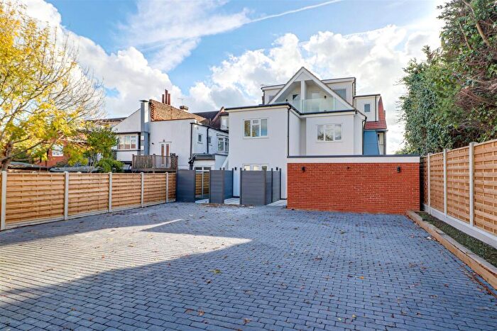 2 Bedroom Duplex For Sale In London Road, Leigh-On-Sea, SS9