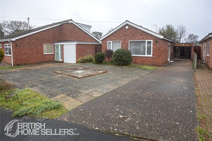 2 Bedroom Bungalow For Sale In Woodpecker Close, Skellingthorpe, Lincoln, Lincolnshire, LN6
