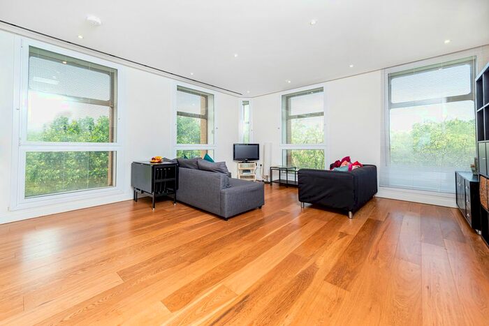 2 Bedroom Flat To Rent In Highbury Crescent, London, N5