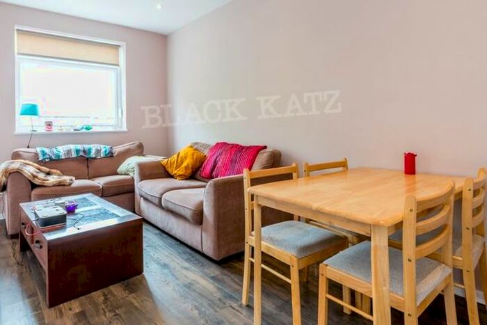 3 Bedroom Flat To Rent In Viceroy Close, East End Road, London, N2