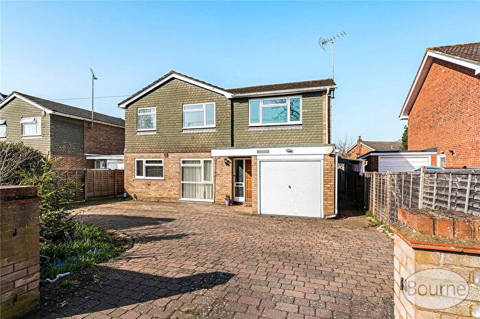 4 Bedroom Detached House For Sale In Chobham Road, Knaphill, Woking, Surrey, GU21