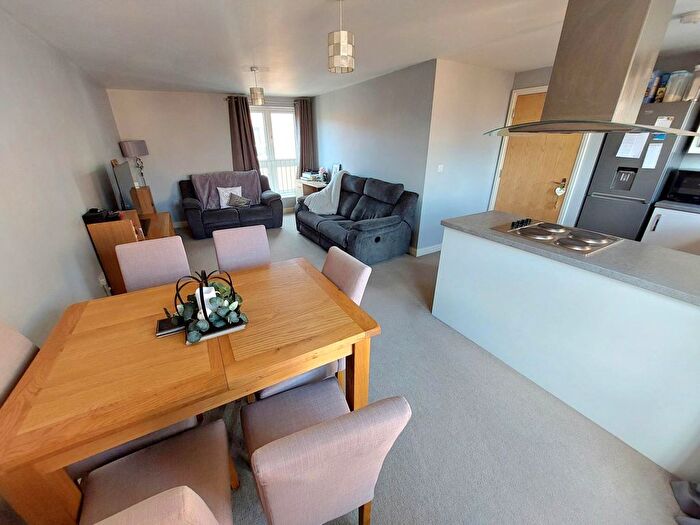 2 Bedroom Flat For Sale In Edge Street, Aylesbury, HP19