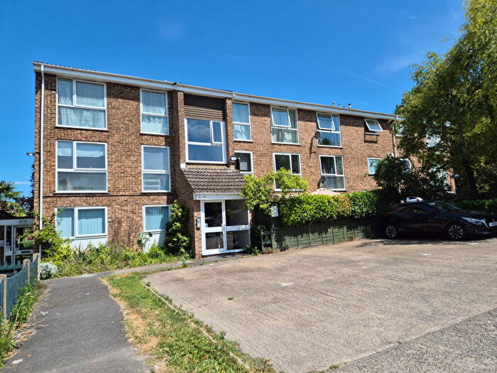 2 Bedroom Flat For Sale In The Mall, Dunstable, LU5