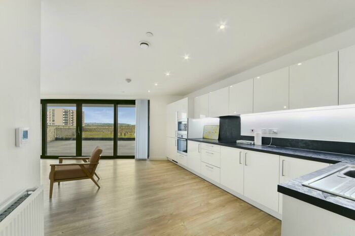 3 Bedroom Apartment To Rent In Kingfisher Heights, Waterside Park, Royal Wharf, E16