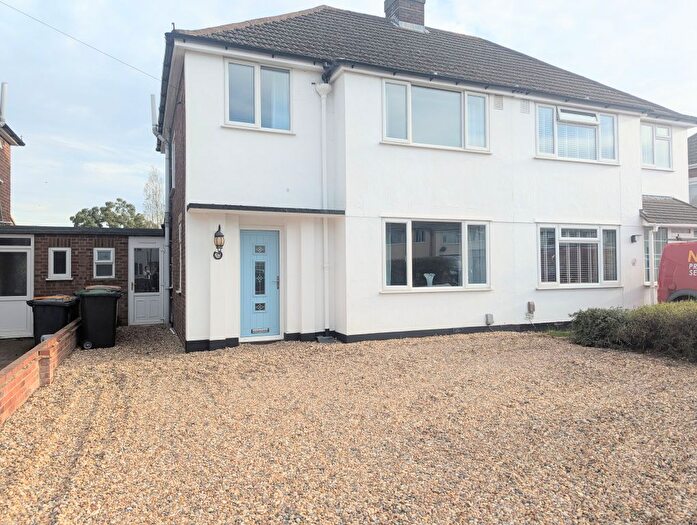 3 Bedroom Semi-Detached House To Rent In Hatfield Crescent, Bedford, MK41