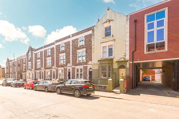 1 Bedroom Flat For Sale In Brigstocke Road, St Paul's, BS2