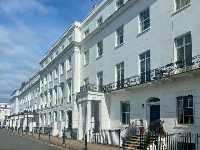 2 Bedroom Flat To Rent In Clarendon Square, Leamington Spa, Warwickshire, CV32