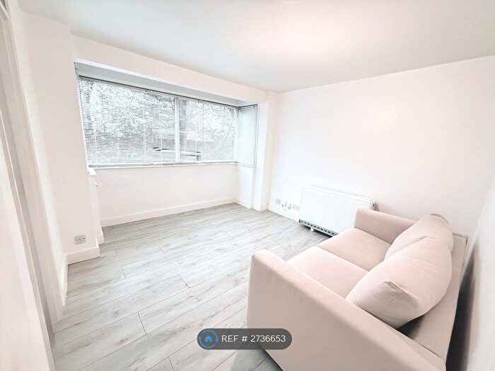 1 Bedroom Flat To Rent In Wanstead, London, E11