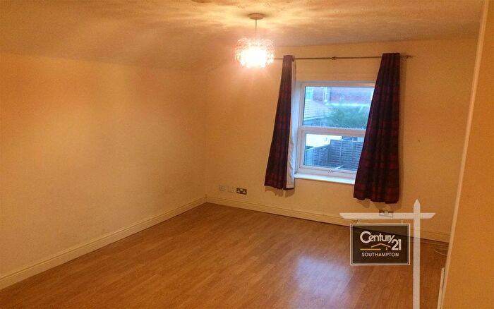 Studio To Rent In |Ref: |, Millbrook Road West. Southampton, SO15