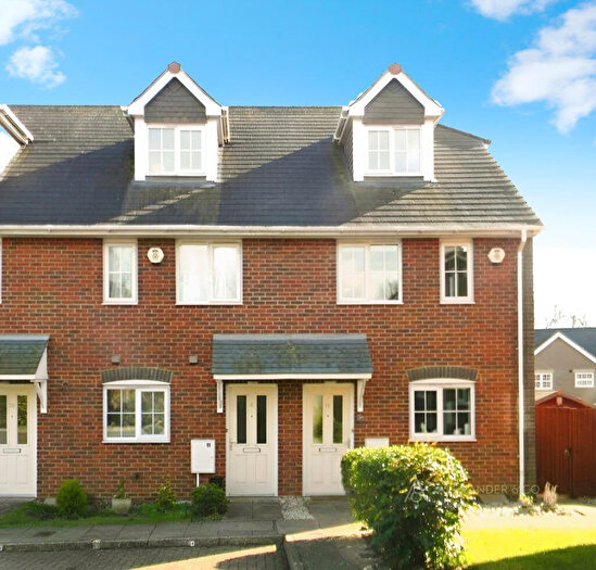 3 Bedroom Terraced House To Rent In Clementine Way, HP1