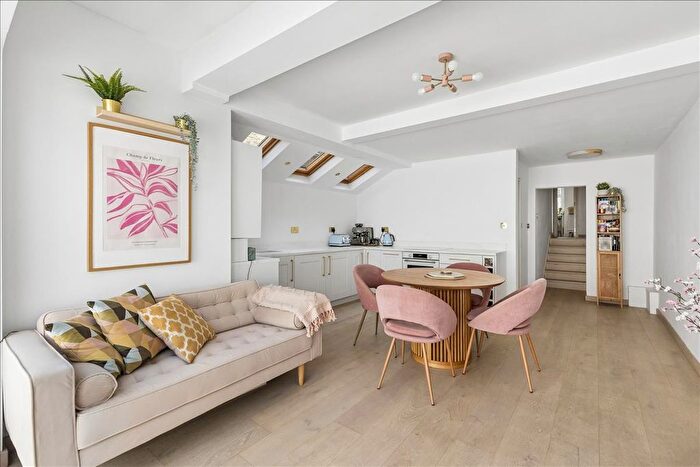 2 Bedroom Flat For Sale In Lochaline Street, Hammersmith, London, W6