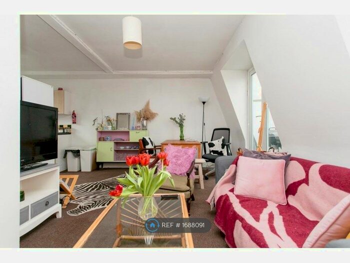 3 Bedroom Flat To Rent In Narford Road, London, E5