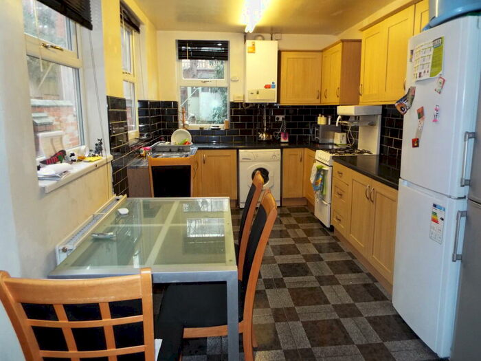 4 Bedroom Terraced House To Rent In Leslie Road, Nottingham, NG7