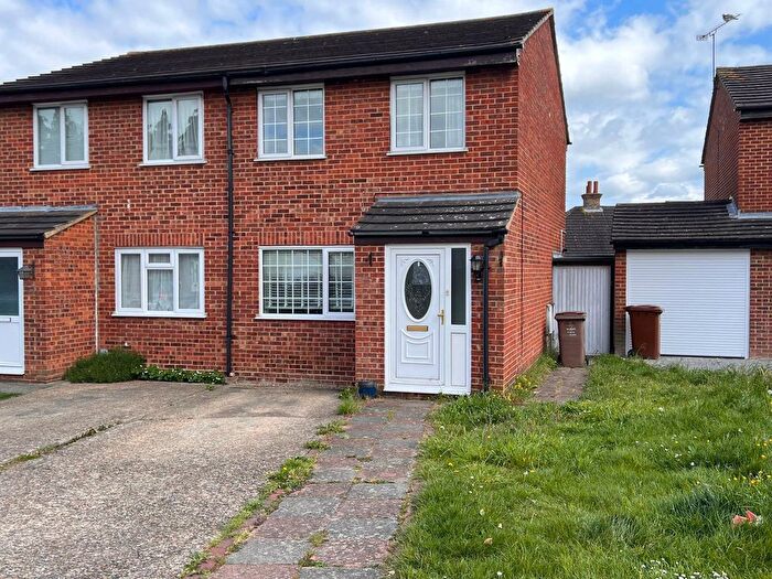 3 Bedroom Semi-Detached House To Rent In Chatham, ME4