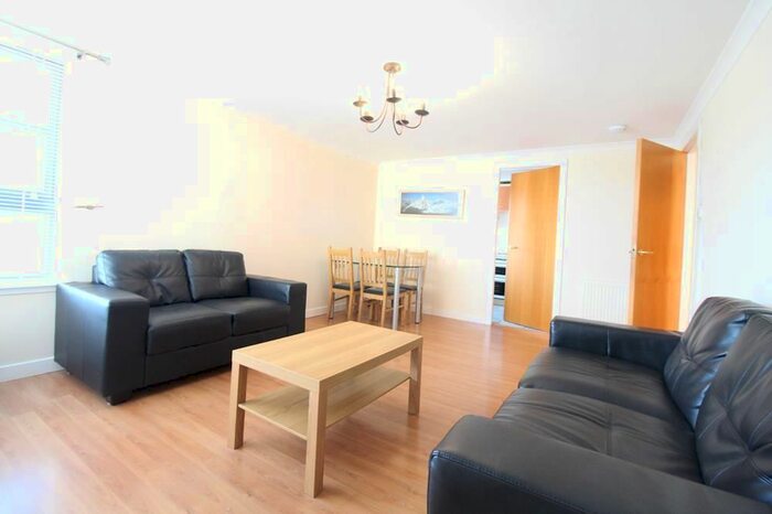 2 Bedroom Flat To Rent In Riverside Drive, Third Floor, AB11