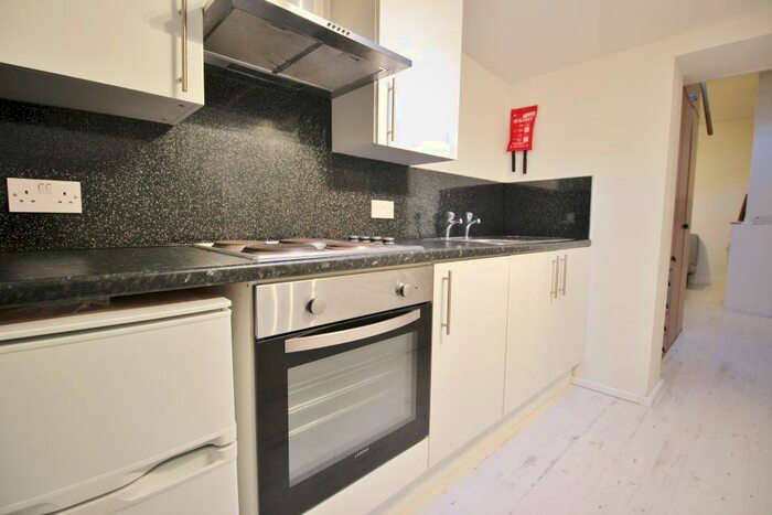 Studio To Rent In High Road, Whetstone, N20