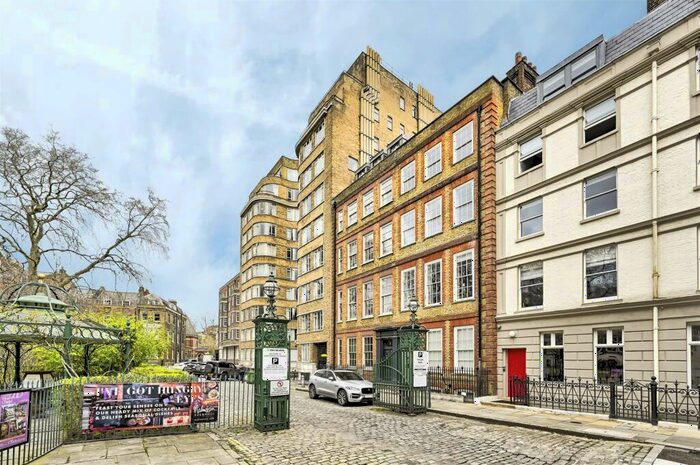 Flat To Rent In Florin Court, Charterhouse Square, London, EC1M