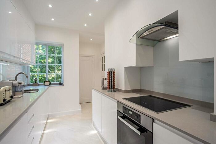3 Bedroom Penthouse To Rent In Dudley Court, Hampstead Garden Suburb, London, NW11
