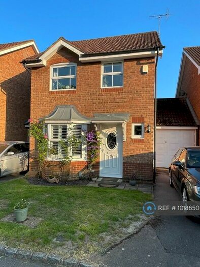 3 Bedroom Detached House To Rent In Constable Close, Reading, RG5