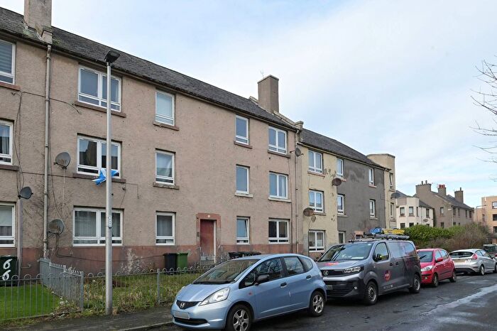 2 Bedroom Flat For Sale In Royston Mains Gardens, Edinburgh, EH5