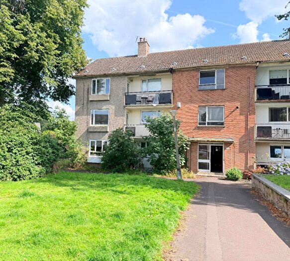 3 Bedroom Flat To Rent In Cairnhill Circus, Glasgow, G52