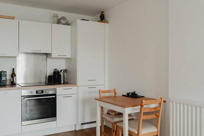 1 Bedroom Flat To Rent In Marketfield Way, Redhill, RH1