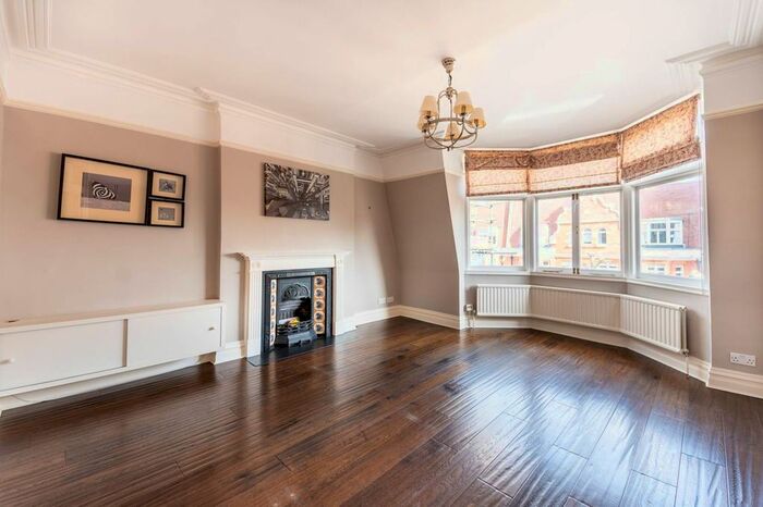 3 Bedroom Flat To Rent In Lauderdale Road, Maida Vale, London, W9