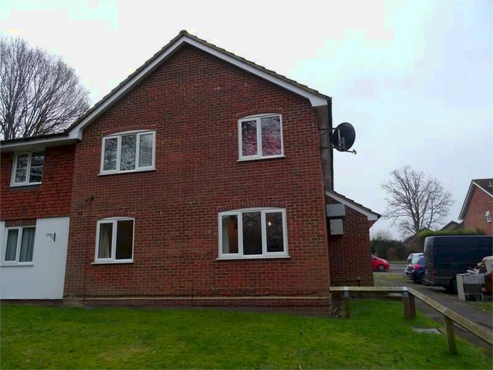 1 Bedroom Ground Flat To Rent In Upshire Gardens, The Warren, Bracknell, RG12