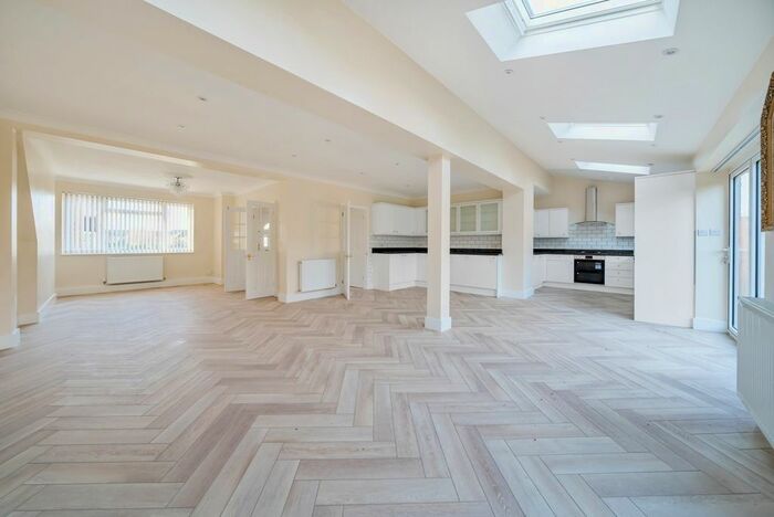 5 Bedroom Semi-Detached House To Rent In Porcupine Close, London, SE9