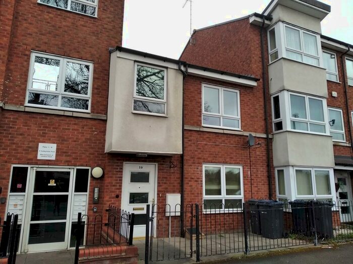 2 Bedroom Town House To Rent In Yardley Fields Road, Stechford, B33