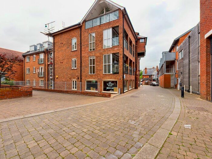 2 Bedroom Flat To Rent In Paynes Park, Hitchin, SG5