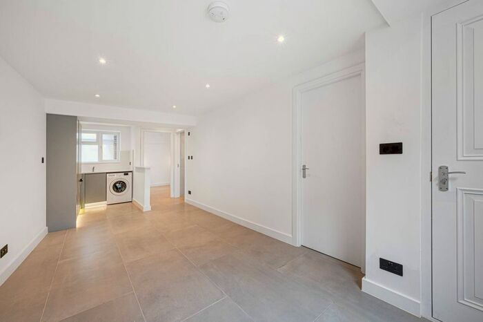 2 Bedroom Flat To Rent In Shoot Up Hill, Kilburn, London, NW2