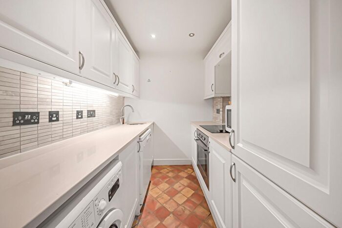 1 Bedroom Maisonette To Rent In Oakley Street, London, SW3