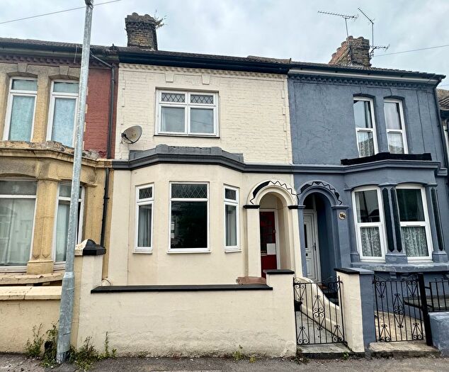3 Bedroom Terraced House To Rent In Richmond Road, Gillingham, ME7