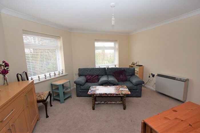 1 Bedroom Flat For Sale In Lady Place Court, Market Square, Alton, Hampshire, GU34