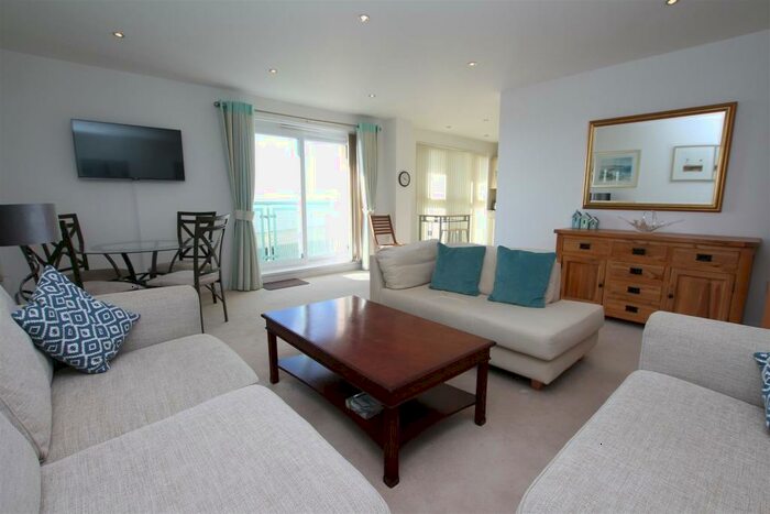 2 Bedroom Flat To Rent In Marine Drive, Rottingdean, Brighton, BN2