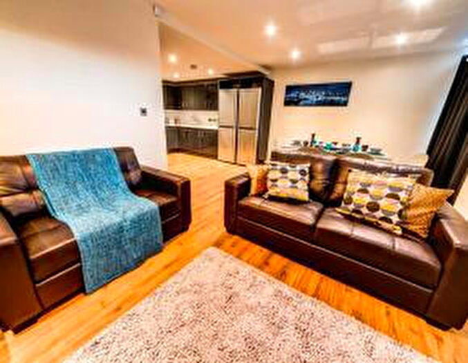 6 Bedroom House To Rent In Boston Exchange Court, Leeds, LS4