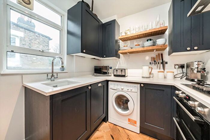 2 Bedroom Flat For Sale In Montem Road, London, SE23