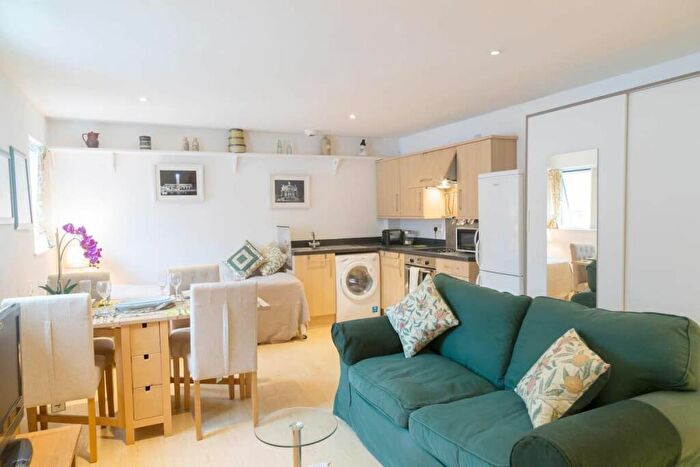 Studio To Rent In Flat, Queens Apartments, - Queens Road, Clifton, Bristol, BS8