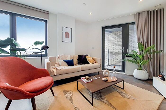 1 Bedroom Flat To Rent In Uncle Southall, Ealing, London, UB2