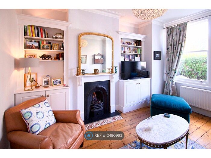 2 Bedroom Maisonette To Rent In Standen Road, London, SW18