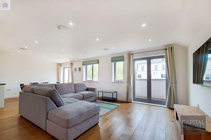 3 Bedroom Apartment To Rent In Oasis Court, Mile End Road, London, E1