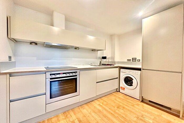 1 Bedroom Flat To Rent In Hereford Road, London, E3