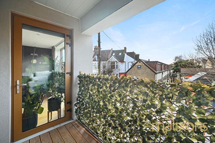 3 Bedroom Maisonette To Rent In Caithness Road, Mitcham, CR4