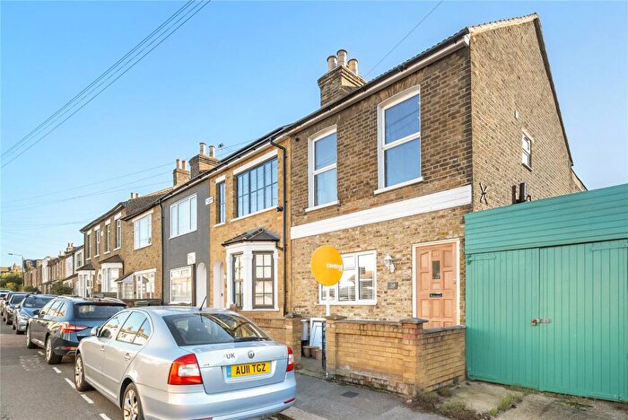 2 Bedroom End Of Terrace House To Rent In Milton Road, Walthamstow, London, E17