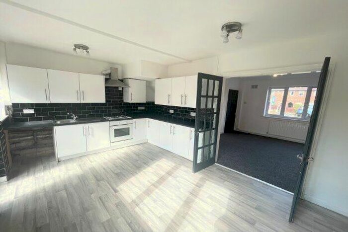 3 Bedroom Property To Rent In Crofton Close, Nottingham, NG8