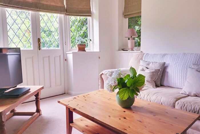 5 Bedroom Detached House For Sale In Elm Close, Hove, BN3