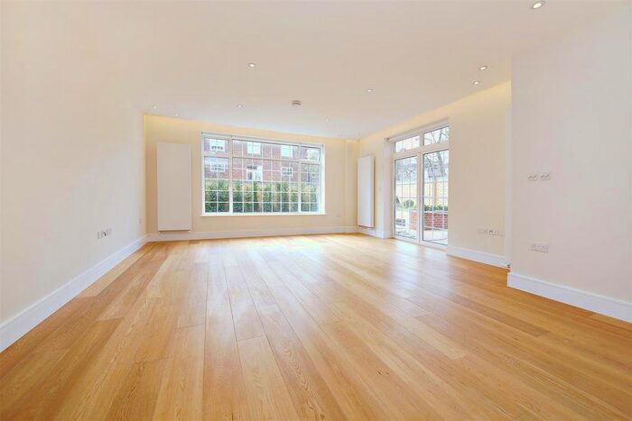 2 Bedroom Flat To Rent In Beechcroft Avenue, Golders Green, NW11